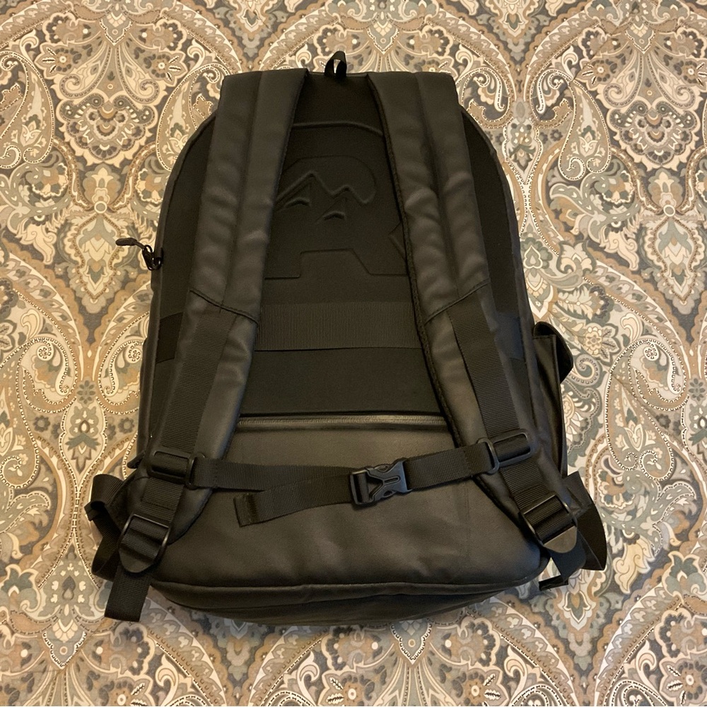 Mint The Ridge Commuter Weatherproof RFID Backpack, used 1x - Picture 9 of 16